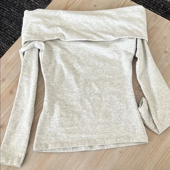 Abercrombie and Fitch Women’s Off the Shoulder Top - Picture 5 of 5